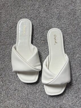 Qupid White Twisted Strap Slide Sandals for Women